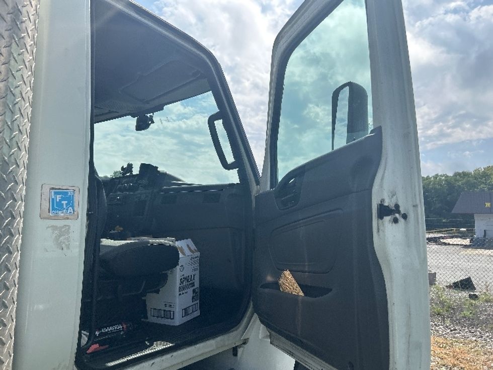Medium Duty Box Truck-Light and Medium Duty Trucks-International-2020-MV607-Montgomery-NY-236,032\n\t\tmiles-$ 12,500 - Image 20