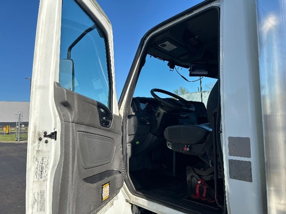 Medium Duty Box Truck-Light and Medium Duty Trucks-International-2020-MV607-Montgomery-NY-70,140\n\t\tmiles-$ 49,250 - Image 16