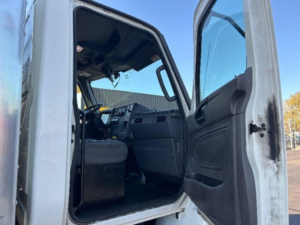 Medium Duty Box Truck-Light and Medium Duty Trucks-International-2020-MV607-Montgomery-NY-70,140\n\t\tmiles-$ 49,250 - Image 20