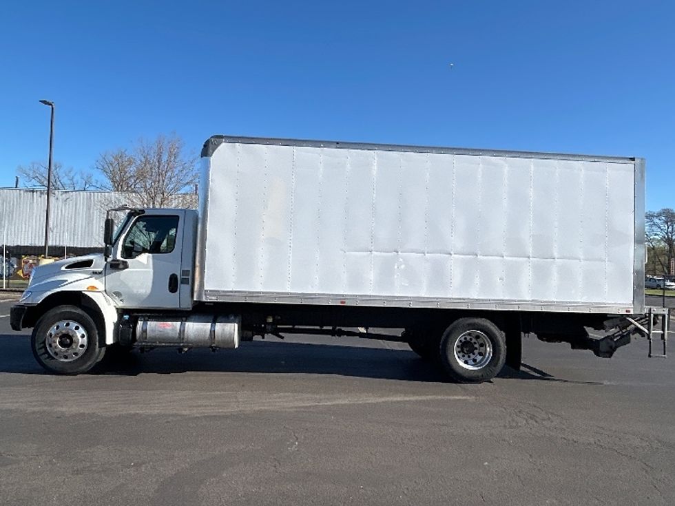 Medium Duty Box Truck-Light and Medium Duty Trucks-International-2020-MV607-Montgomery-NY-70,140\n\t\tmiles-$ 49,250 - Image 4