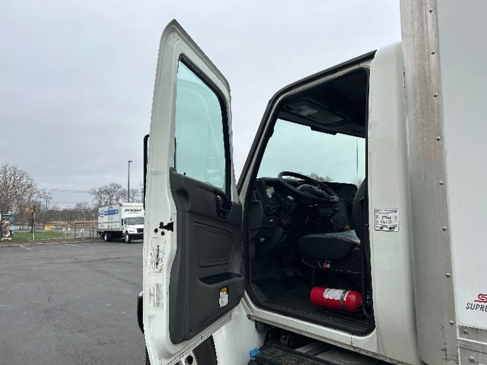 Medium Duty Box Truck-Light and Medium Duty Trucks-International-2020-MV607-Montgomery-NY-96,746\n\t\tmiles-$ 55,250 - Image 16