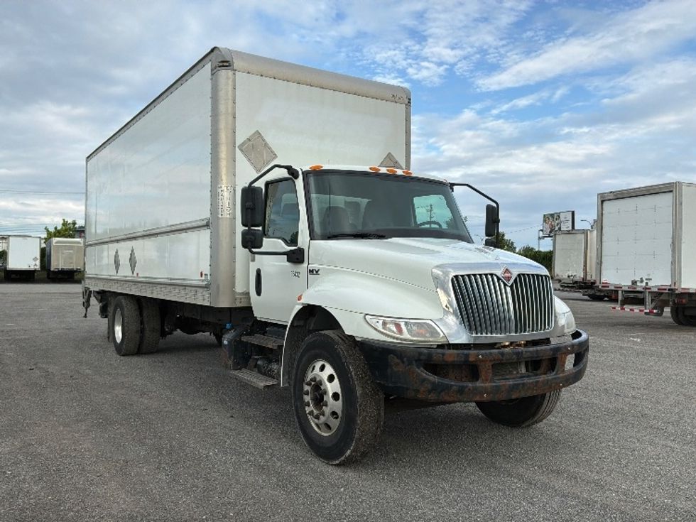 Medium Duty Box Truck-Light and Medium Duty Trucks-International-2020-MV607-Montreal-PQ-295,381\n\t\tkm-$ 45,000 - Image 1