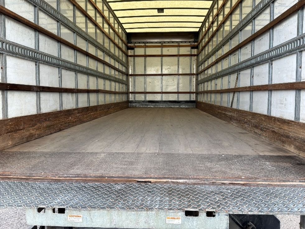 Medium Duty Box Truck-Light and Medium Duty Trucks-International-2020-MV607-Montreal-PQ-295,381\n\t\tkm-$ 45,000 - Image 10