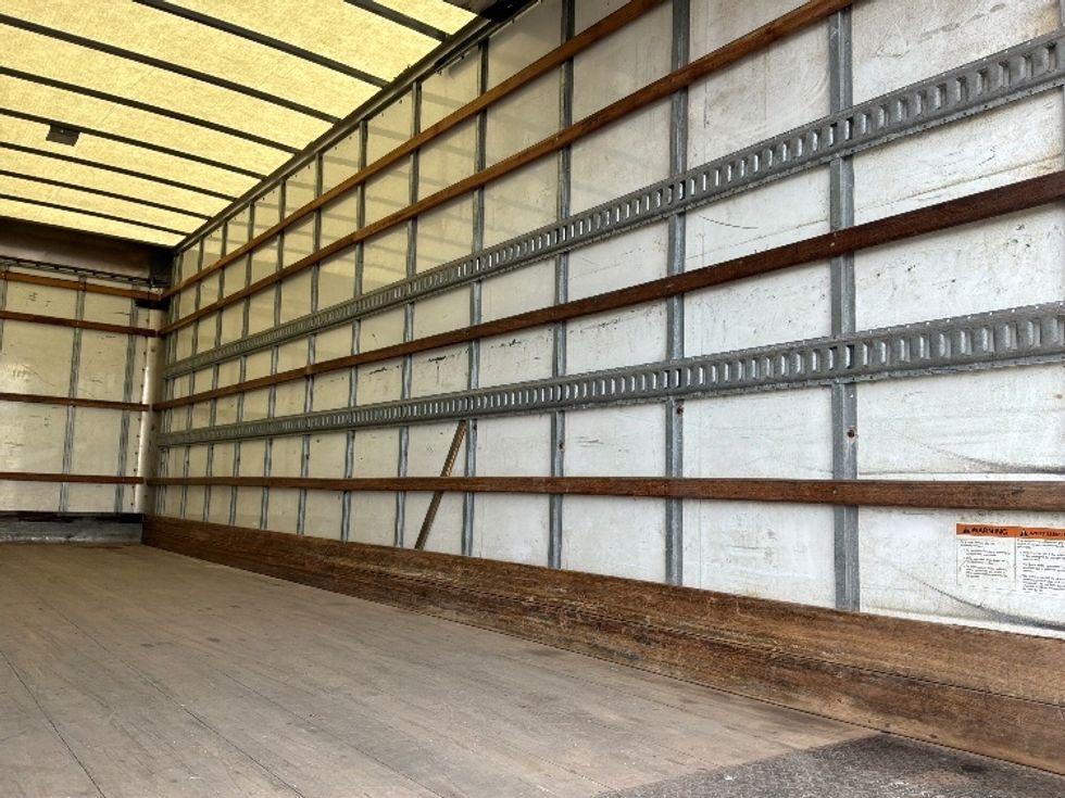Medium Duty Box Truck-Light and Medium Duty Trucks-International-2020-MV607-Montreal-PQ-295,381\n\t\tkm-$ 45,000 - Image 12