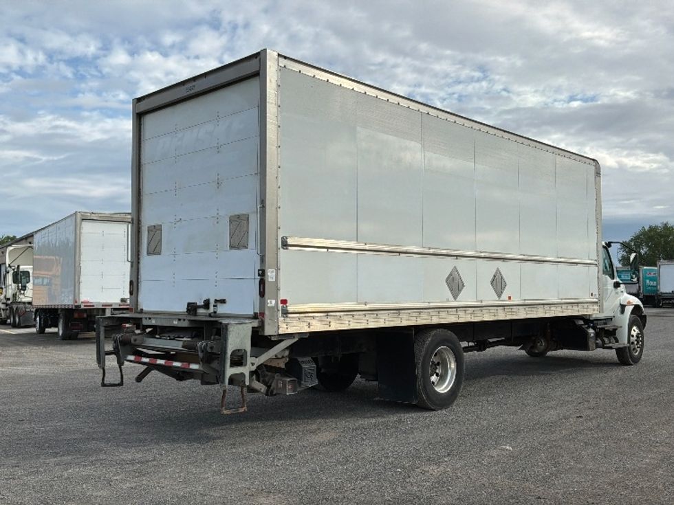 Medium Duty Box Truck-Light and Medium Duty Trucks-International-2020-MV607-Montreal-PQ-295,381\n\t\tkm-$ 45,000 - Image 13