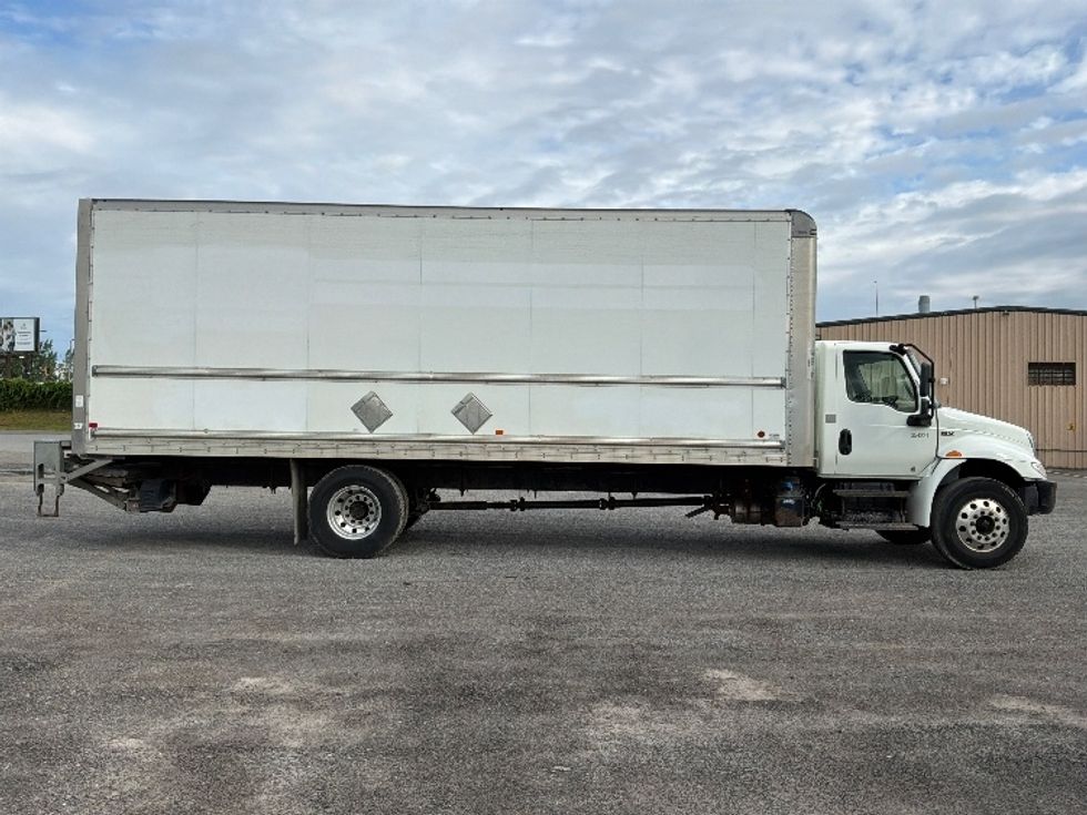 Medium Duty Box Truck-Light and Medium Duty Trucks-International-2020-MV607-Montreal-PQ-295,381\n\t\tkm-$ 45,000 - Image 15