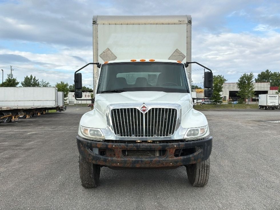 Medium Duty Box Truck-Light and Medium Duty Trucks-International-2020-MV607-Montreal-PQ-295,381\n\t\tkm-$ 45,000 - Image 2