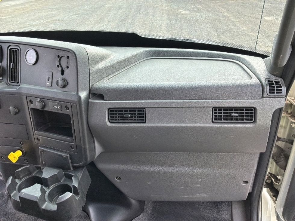Medium Duty Box Truck-Light and Medium Duty Trucks-International-2020-MV607-Montreal-PQ-295,381\n\t\tkm-$ 45,000 - Image 21