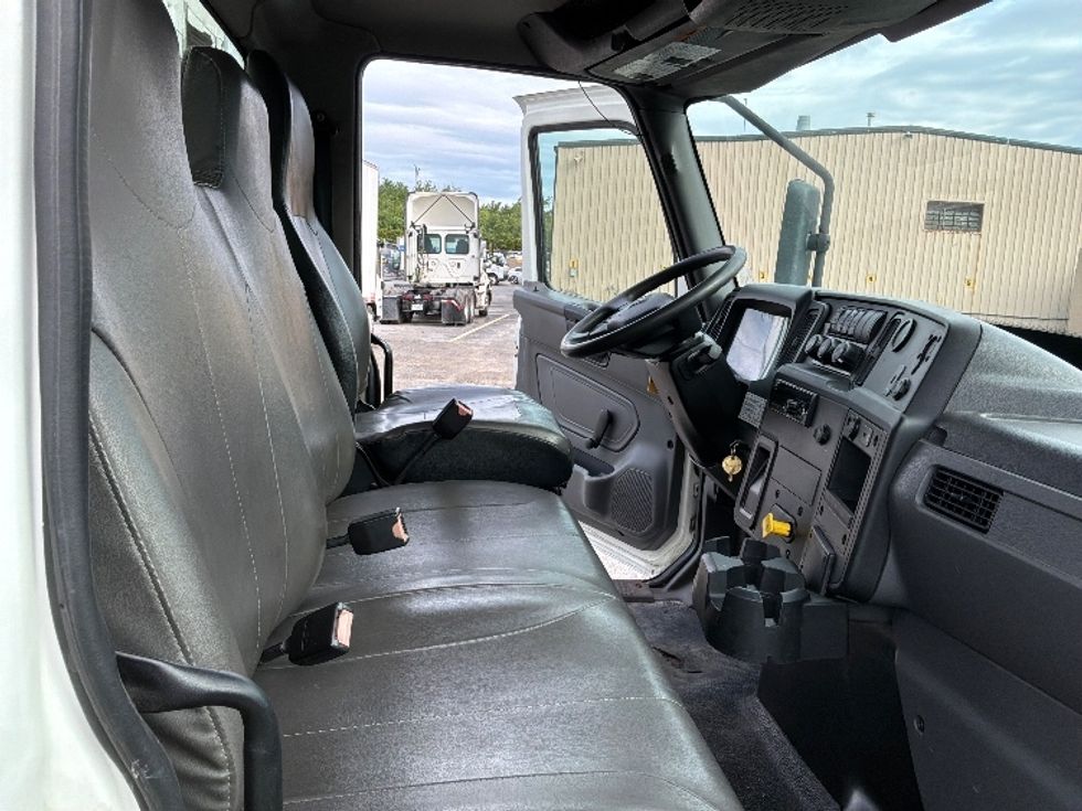 Medium Duty Box Truck-Light and Medium Duty Trucks-International-2020-MV607-Montreal-PQ-295,381\n\t\tkm-$ 45,000 - Image 22