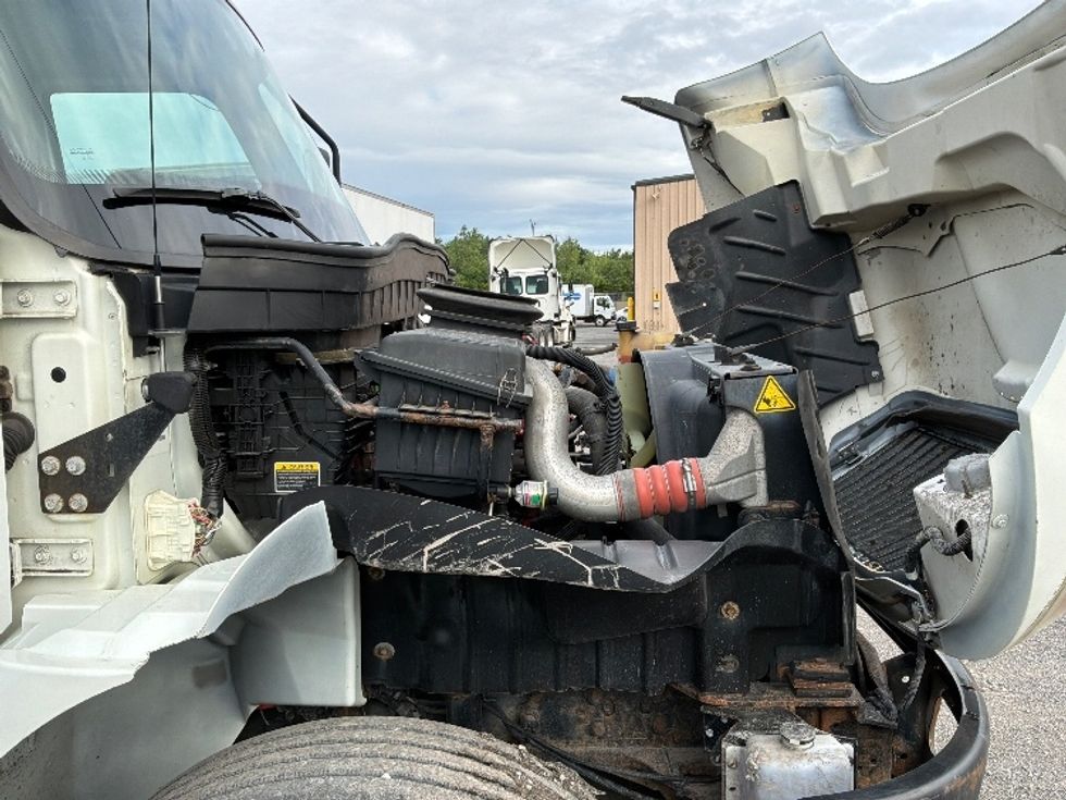 Medium Duty Box Truck-Light and Medium Duty Trucks-International-2020-MV607-Montreal-PQ-295,381\n\t\tkm-$ 45,000 - Image 23