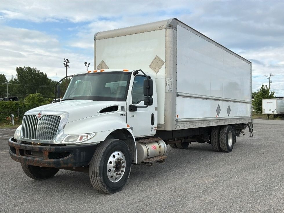 Medium Duty Box Truck-Light and Medium Duty Trucks-International-2020-MV607-Montreal-PQ-295,381\n\t\tkm-$ 45,000 - Image 3
