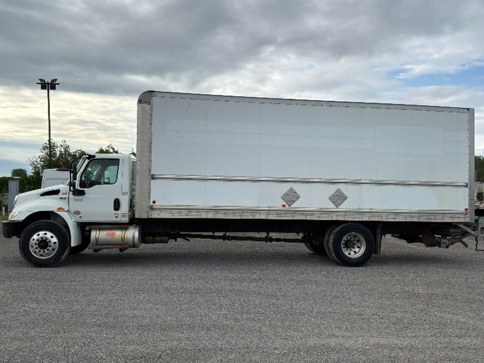 Medium Duty Box Truck-Light and Medium Duty Trucks-International-2020-MV607-Montreal-PQ-295,381\n\t\tkm-$ 45,000 - Image 4
