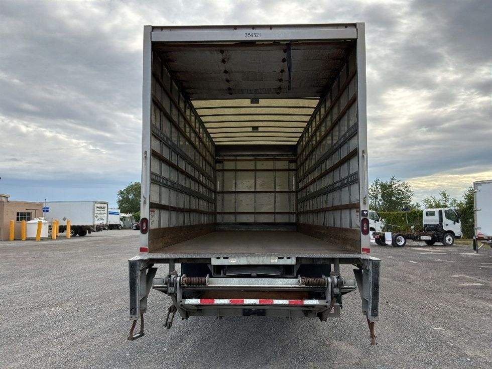 Medium Duty Box Truck-Light and Medium Duty Trucks-International-2020-MV607-Montreal-PQ-295,381\n\t\tkm-$ 45,000 - Image 8