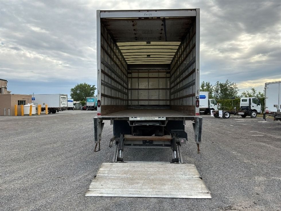 Medium Duty Box Truck-Light and Medium Duty Trucks-International-2020-MV607-Montreal-PQ-295,381\n\t\tkm-$ 45,000 - Image 9