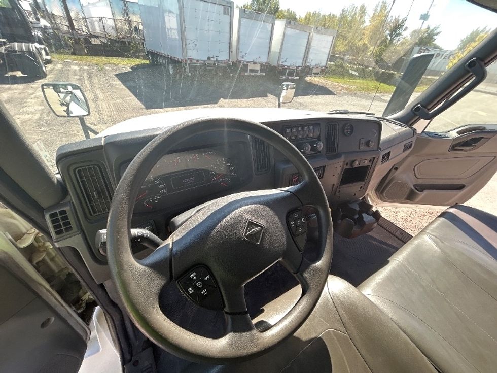 Medium Duty Box Truck-Light and Medium Duty Trucks-International-2020-MV607-Montreal-PQ-408,759\n\t\tkm-$ 37,250 - Image 12