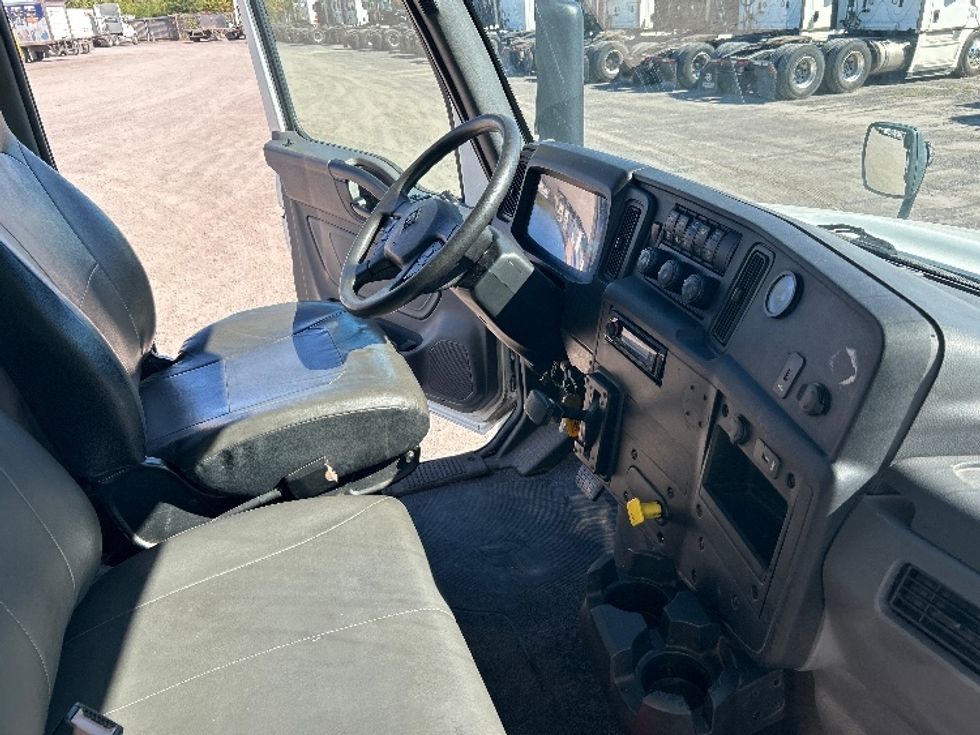 Medium Duty Box Truck-Light and Medium Duty Trucks-International-2020-MV607-Montreal-PQ-408,759\n\t\tkm-$ 37,250 - Image 17