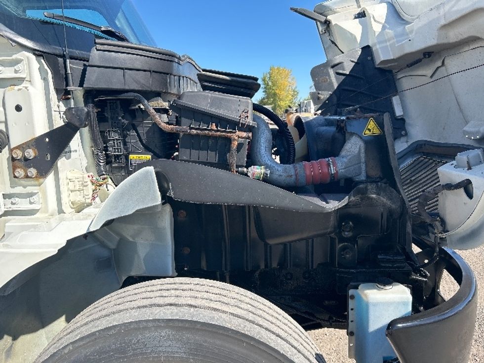 Medium Duty Box Truck-Light and Medium Duty Trucks-International-2020-MV607-Montreal-PQ-408,759\n\t\tkm-$ 37,250 - Image 18