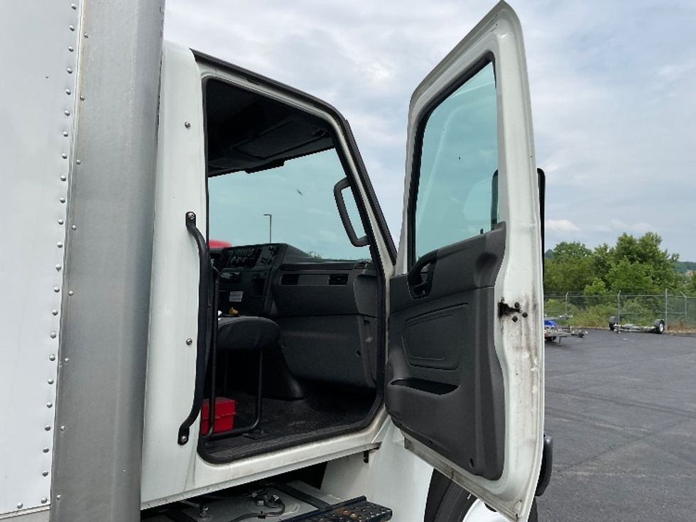 Medium Duty Box Truck-Light and Medium Duty Trucks-International-2020-MV607-Mount Pleasant-PA-57,393\n\t\tmiles-$ 67,000 - Image 19