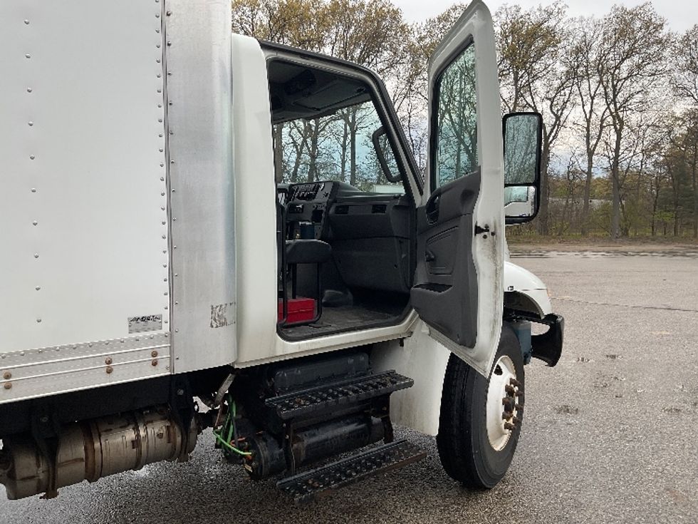 Medium Duty Box Truck-Light and Medium Duty Trucks-International-2020-MV607-Muskegon-MI-65,302\n\t\tmiles-$ 52,750 - Image 18