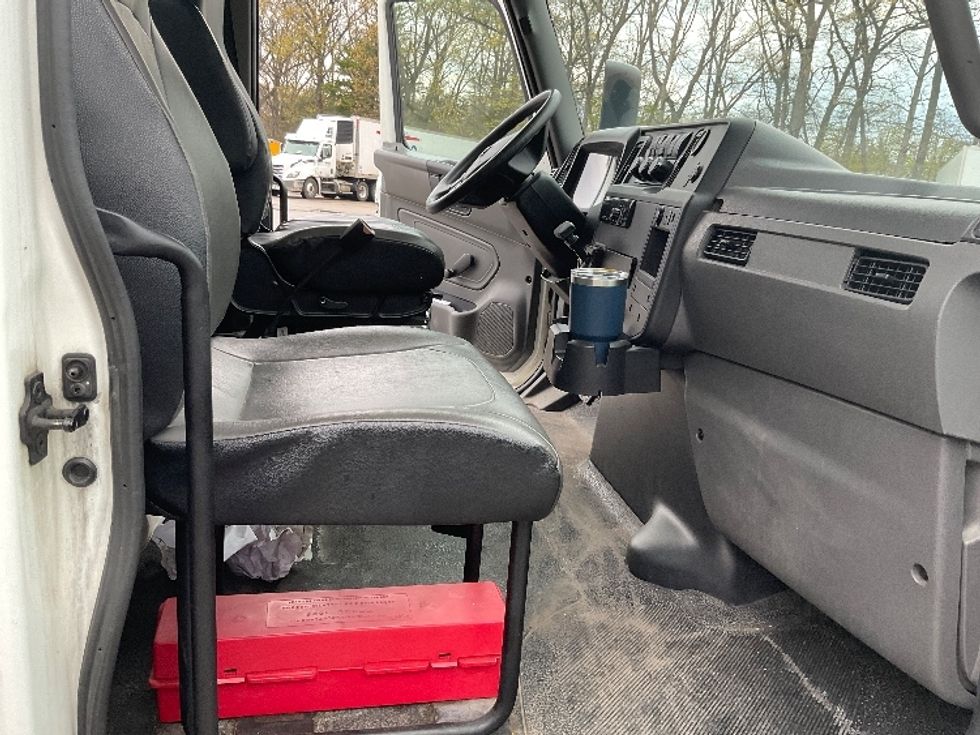Medium Duty Box Truck-Light and Medium Duty Trucks-International-2020-MV607-Muskegon-MI-65,302\n\t\tmiles-$ 52,750 - Image 20