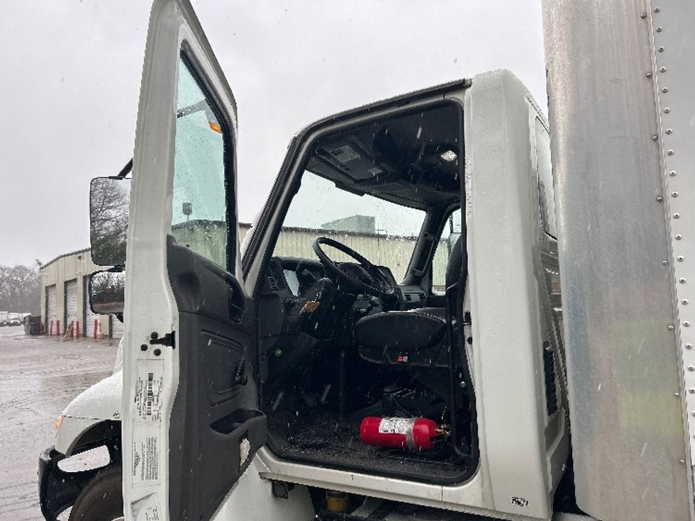 Medium Duty Box Truck-Light and Medium Duty Trucks-International-2020-MV607-Muskegon-MI-83,898\n\t\tmiles-$ 57,250 - Image 16