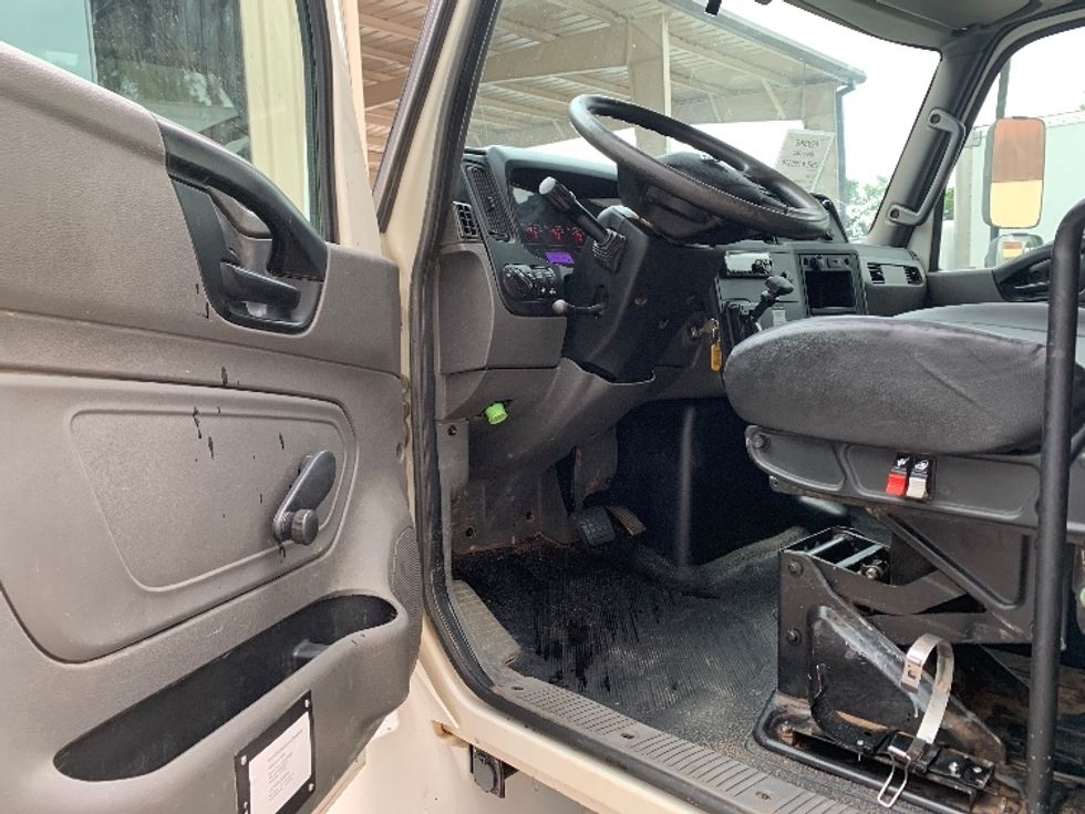 Medium Duty Box Truck-Light and Medium Duty Trucks-International-2020-MV607-Nashville (Mount Juliet)-TN-169,180\n\t\tmiles-$ 41,250 - Image 16