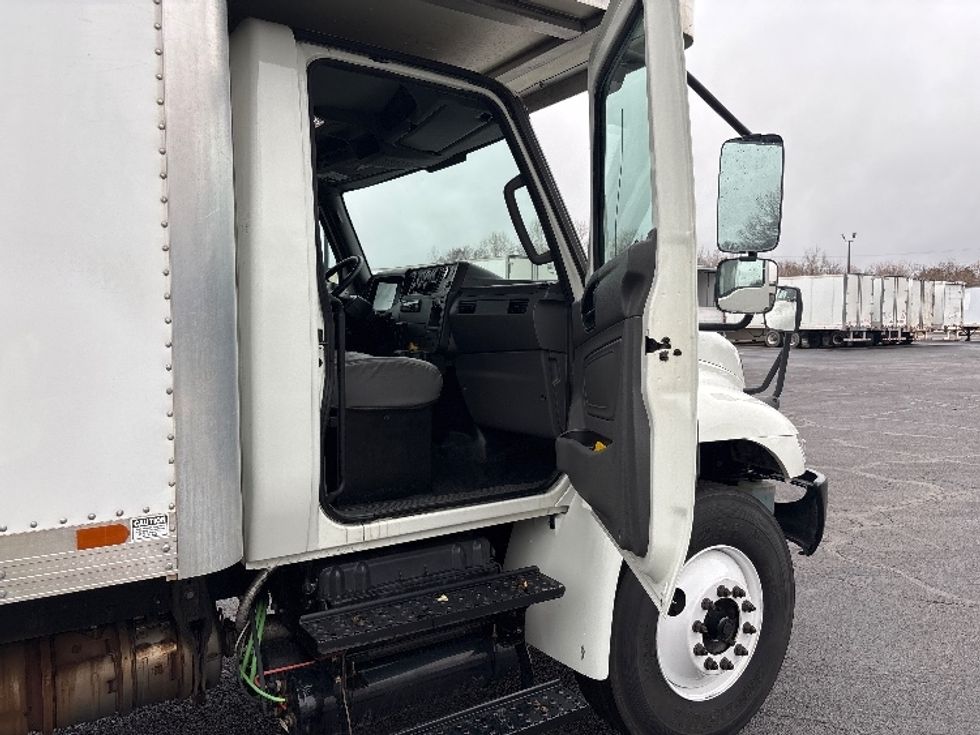 Medium Duty Box Truck-Light and Medium Duty Trucks-International-2020-MV607-Nashville (Mount Juliet)-TN-244,006\n\t\tmiles-$ 46,250 - Image 20