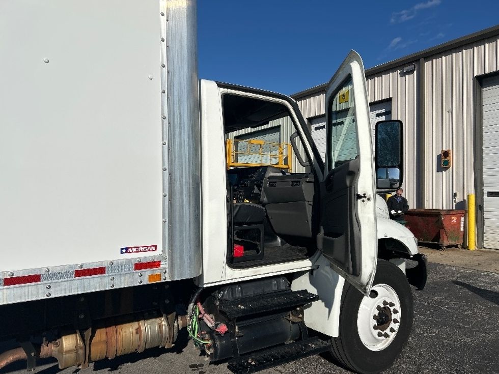 Medium Duty Box Truck-Light and Medium Duty Trucks-International-2020-MV607-Nashville (Mount Juliet)-TN-295,094\n\t\tmiles-$ 29,750 - Image 20