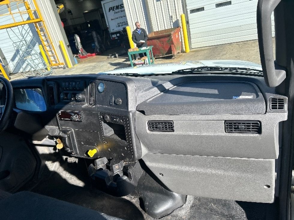 Medium Duty Box Truck-Light and Medium Duty Trucks-International-2020-MV607-Nashville (Mount Juliet)-TN-295,094\n\t\tmiles-$ 29,750 - Image 21