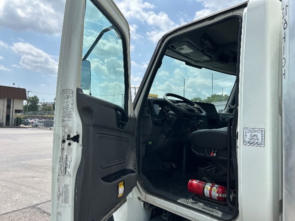 Medium Duty Box Truck-Light and Medium Duty Trucks-International-2020-MV607-Nashville (Mount Juliet)-TN-35,185\n\t\tmiles-$ 71,500 - Image 16