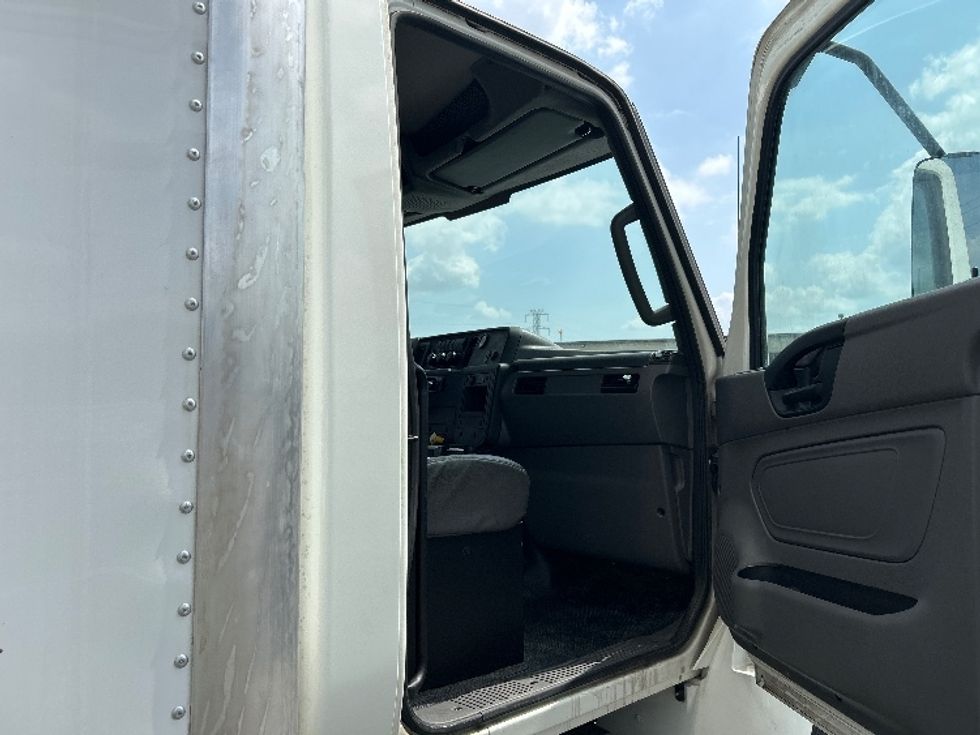 Medium Duty Box Truck-Light and Medium Duty Trucks-International-2020-MV607-Nashville (Mount Juliet)-TN-35,185\n\t\tmiles-$ 71,500 - Image 20