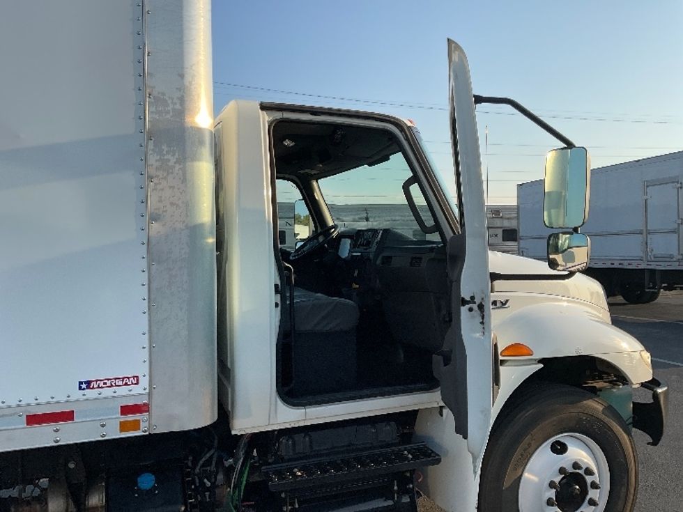 Medium Duty Box Truck-Light and Medium Duty Trucks-International-2020-MV607-Nashville-TN-131,912\n\t\tmiles-$ 61,250 - Image 19
