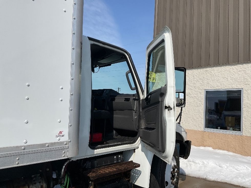 Medium Duty Box Truck-Light and Medium Duty Trucks-International-2020-MV607-Neenah-WI-379,903\n\t\tmiles-$ 20,500 - Image 20