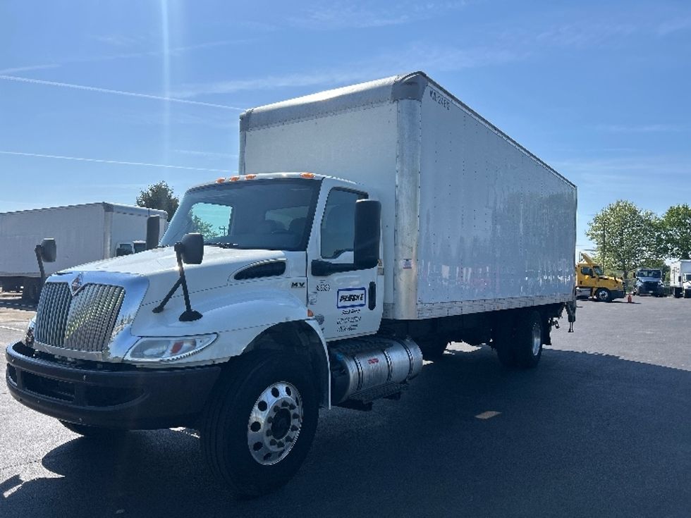 Medium Duty Box Truck-Light and Medium Duty Trucks-International-2020-MV607-New Castle-DE-163,689\n\t\tmiles-$ 49,250 - Image 3