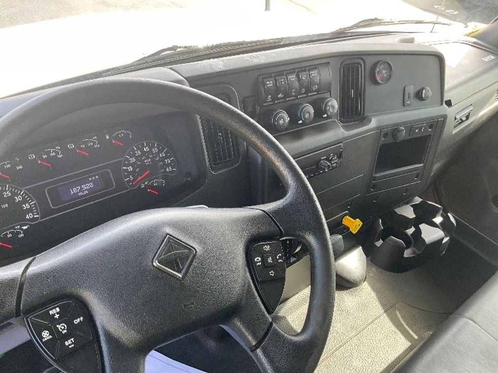 Medium Duty Box Truck-Light and Medium Duty Trucks-International-2020-MV607-New Castle-DE-187,528\n\t\tmiles-$ 48,000 - Image 18