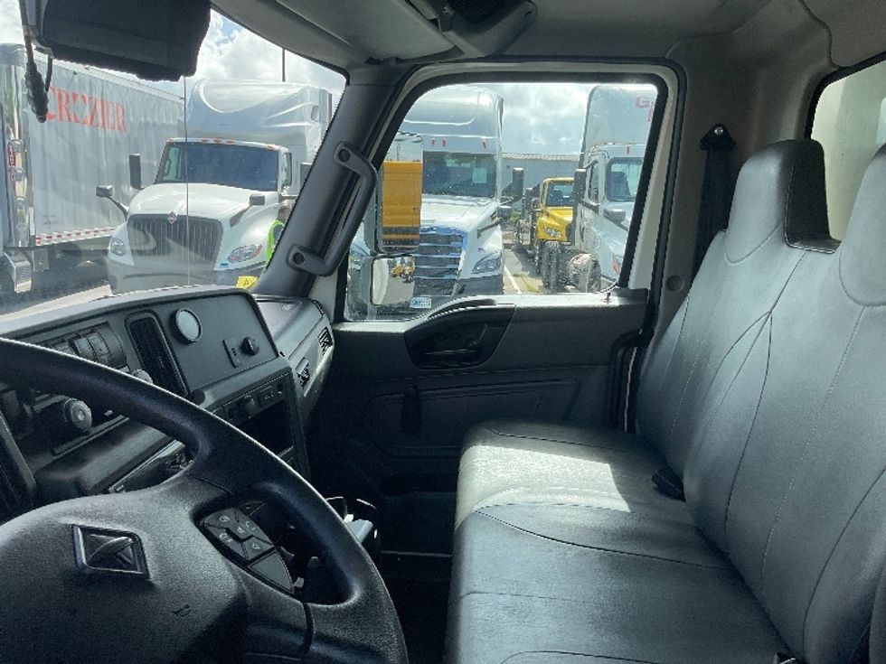 Medium Duty Box Truck-Light and Medium Duty Trucks-International-2020-MV607-New Castle-DE-187,528\n\t\tmiles-$ 48,000 - Image 19