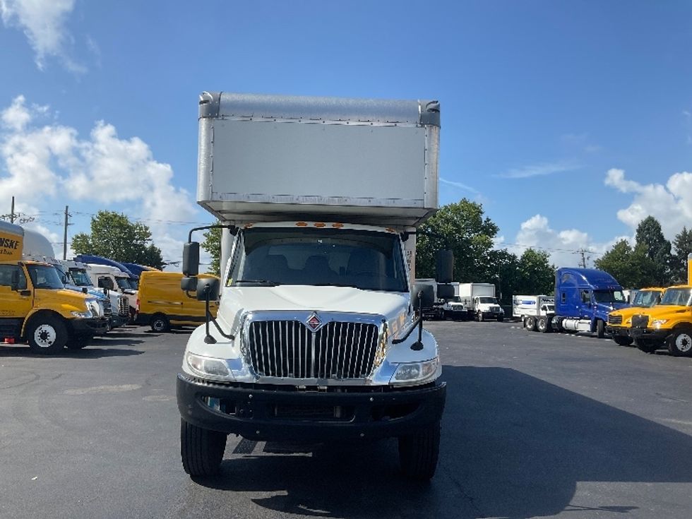 Medium Duty Box Truck-Light and Medium Duty Trucks-International-2020-MV607-New Castle-DE-187,528\n\t\tmiles-$ 48,000 - Image 2