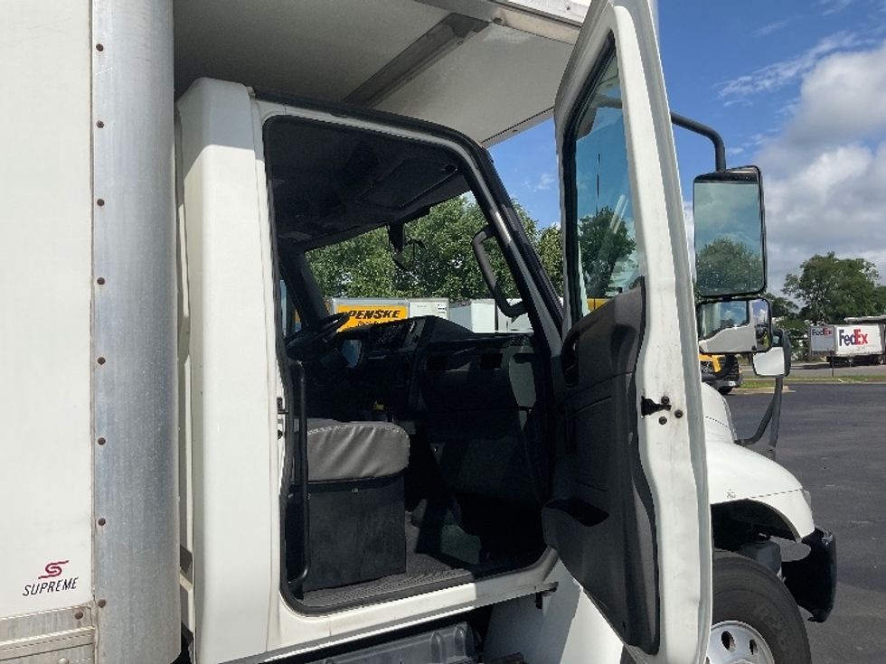 Medium Duty Box Truck-Light and Medium Duty Trucks-International-2020-MV607-New Castle-DE-187,528\n\t\tmiles-$ 48,000 - Image 20