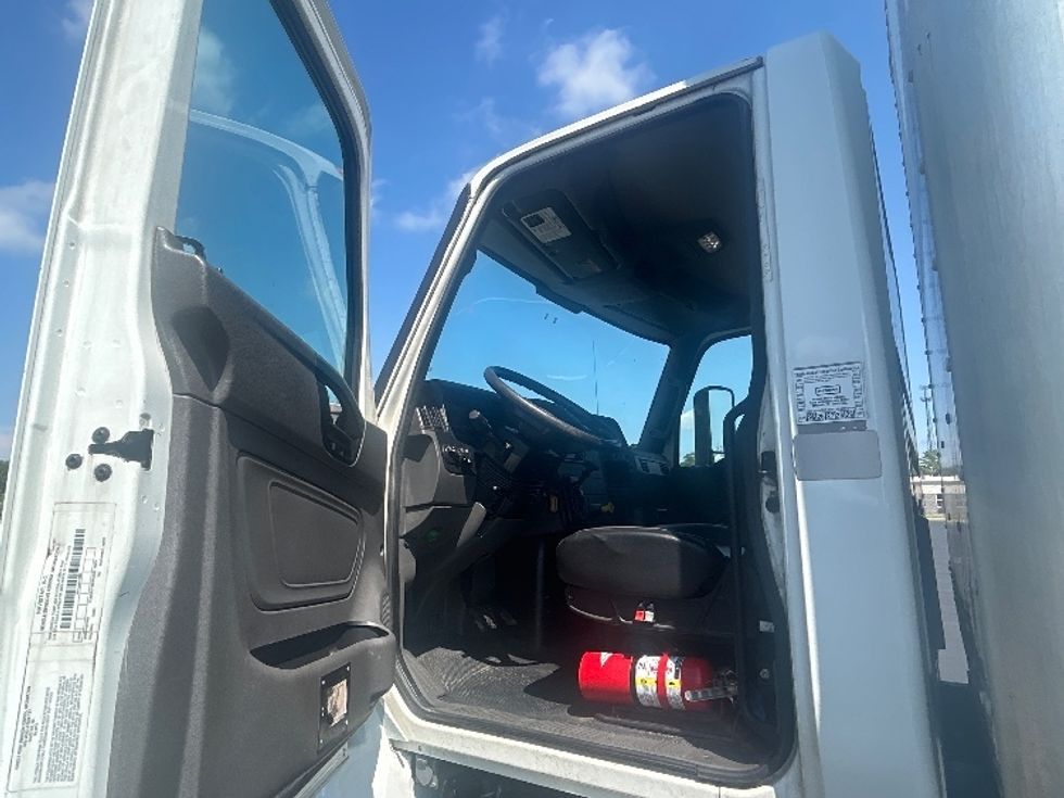 Medium Duty Box Truck-Light and Medium Duty Trucks-International-2020-MV607-New Castle-DE-213,994\n\t\tmiles-$ 47,750 - Image 15