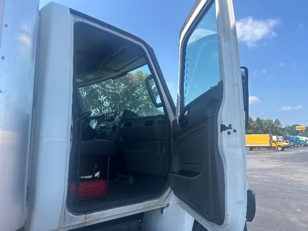 Medium Duty Box Truck-Light and Medium Duty Trucks-International-2020-MV607-New Castle-DE-213,994\n\t\tmiles-$ 47,750 - Image 19