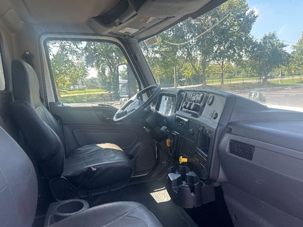 Medium Duty Box Truck-Light and Medium Duty Trucks-International-2020-MV607-New Castle-DE-213,994\n\t\tmiles-$ 47,750 - Image 21