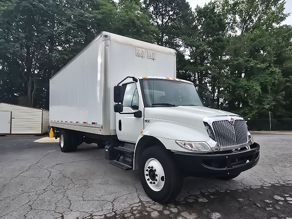Medium Duty Box Truck-Light and Medium Duty Trucks-International-2020-MV607-Newnan-GA-215,190\n\t\tmiles-$ 42,500 - Image 1