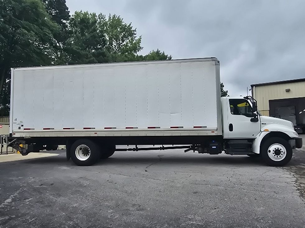Medium Duty Box Truck-Light and Medium Duty Trucks-International-2020-MV607-Newnan-GA-215,190\n\t\tmiles-$ 42,500 - Image 15