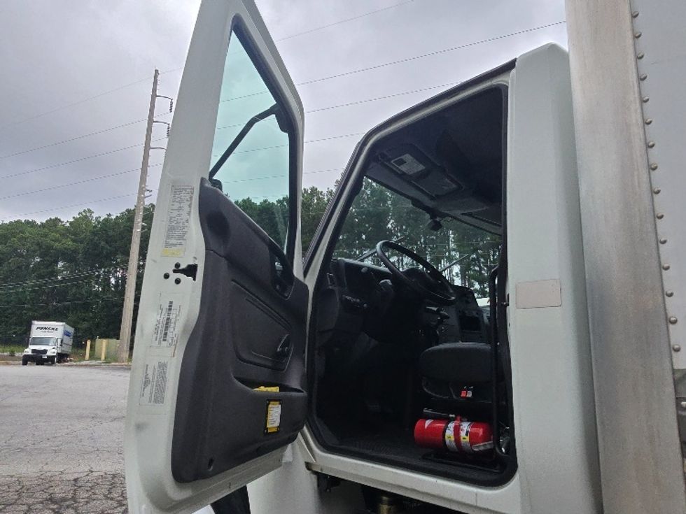 Medium Duty Box Truck-Light and Medium Duty Trucks-International-2020-MV607-Newnan-GA-215,190\n\t\tmiles-$ 42,500 - Image 16