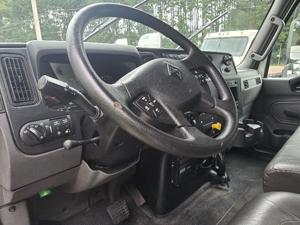 Medium Duty Box Truck-Light and Medium Duty Trucks-International-2020-MV607-Newnan-GA-215,190\n\t\tmiles-$ 42,500 - Image 17