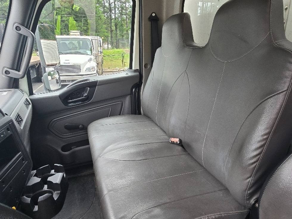Medium Duty Box Truck-Light and Medium Duty Trucks-International-2020-MV607-Newnan-GA-215,190\n\t\tmiles-$ 42,500 - Image 19