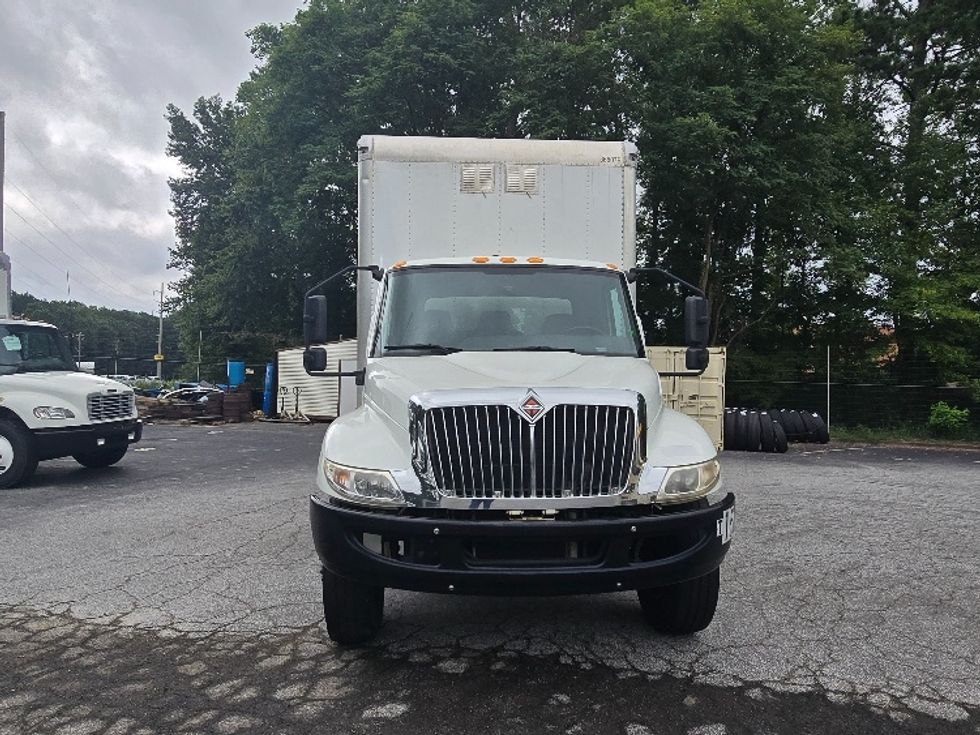 Medium Duty Box Truck-Light and Medium Duty Trucks-International-2020-MV607-Newnan-GA-215,190\n\t\tmiles-$ 42,500 - Image 2