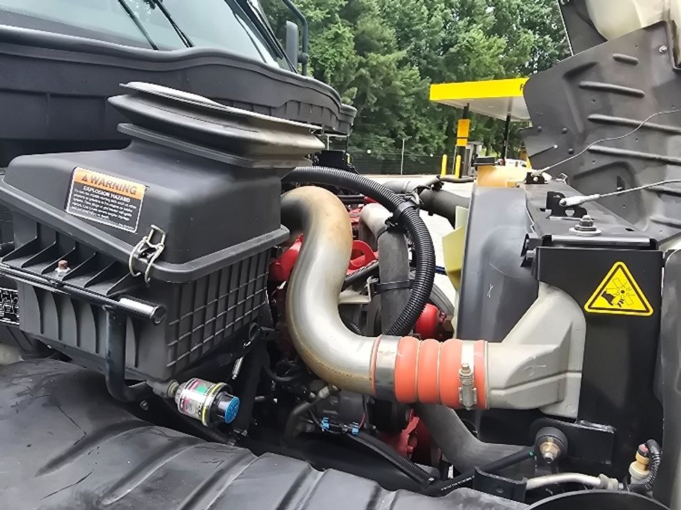 Medium Duty Box Truck-Light and Medium Duty Trucks-International-2020-MV607-Newnan-GA-215,190\n\t\tmiles-$ 42,500 - Image 23