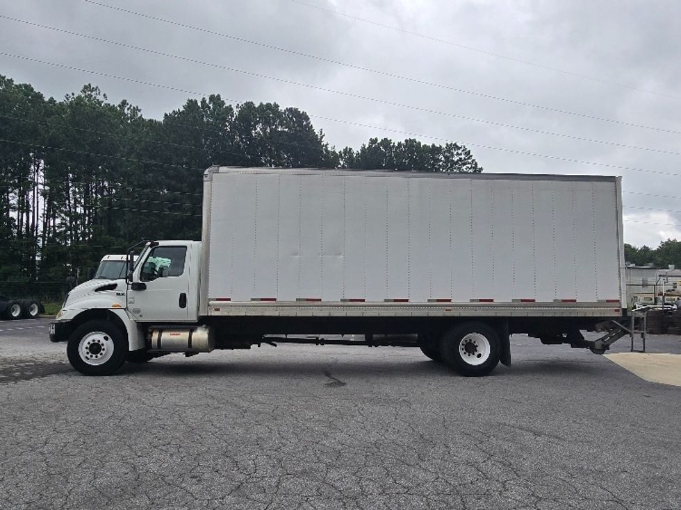 Medium Duty Box Truck-Light and Medium Duty Trucks-International-2020-MV607-Newnan-GA-215,190\n\t\tmiles-$ 42,500 - Image 4