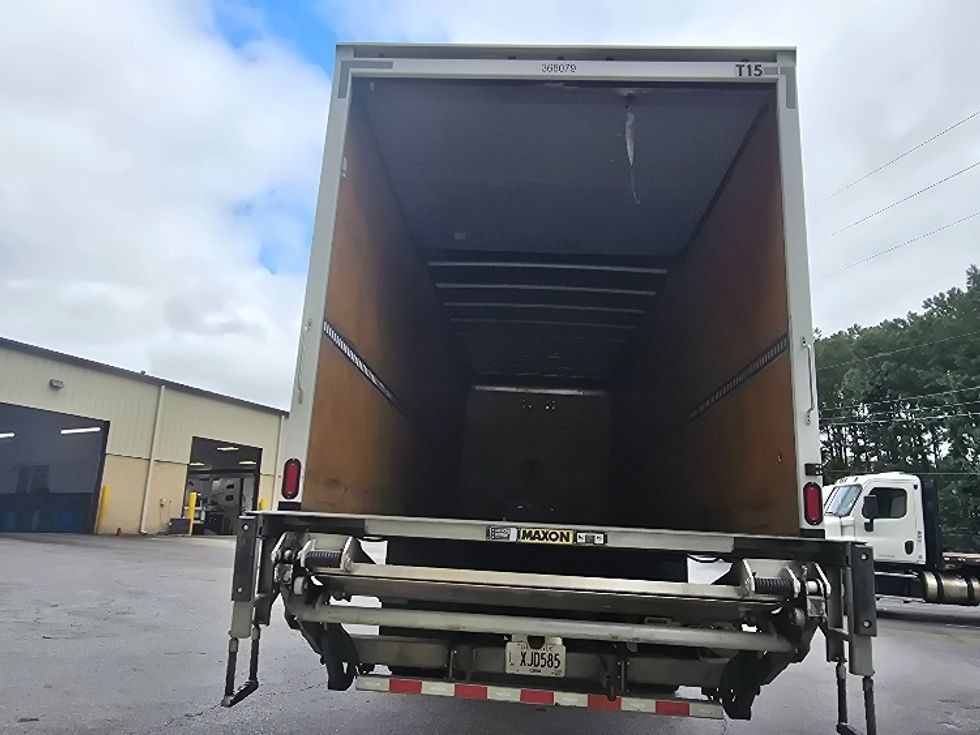 Medium Duty Box Truck-Light and Medium Duty Trucks-International-2020-MV607-Newnan-GA-215,190\n\t\tmiles-$ 42,500 - Image 8